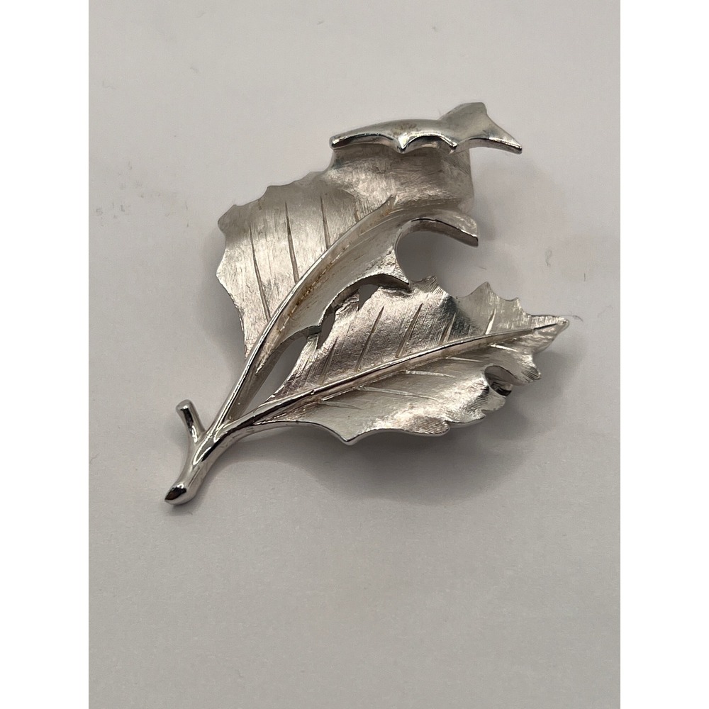 Vintage 1960s Crown Trifari Silver Tone Double Leaf Brooch Pin